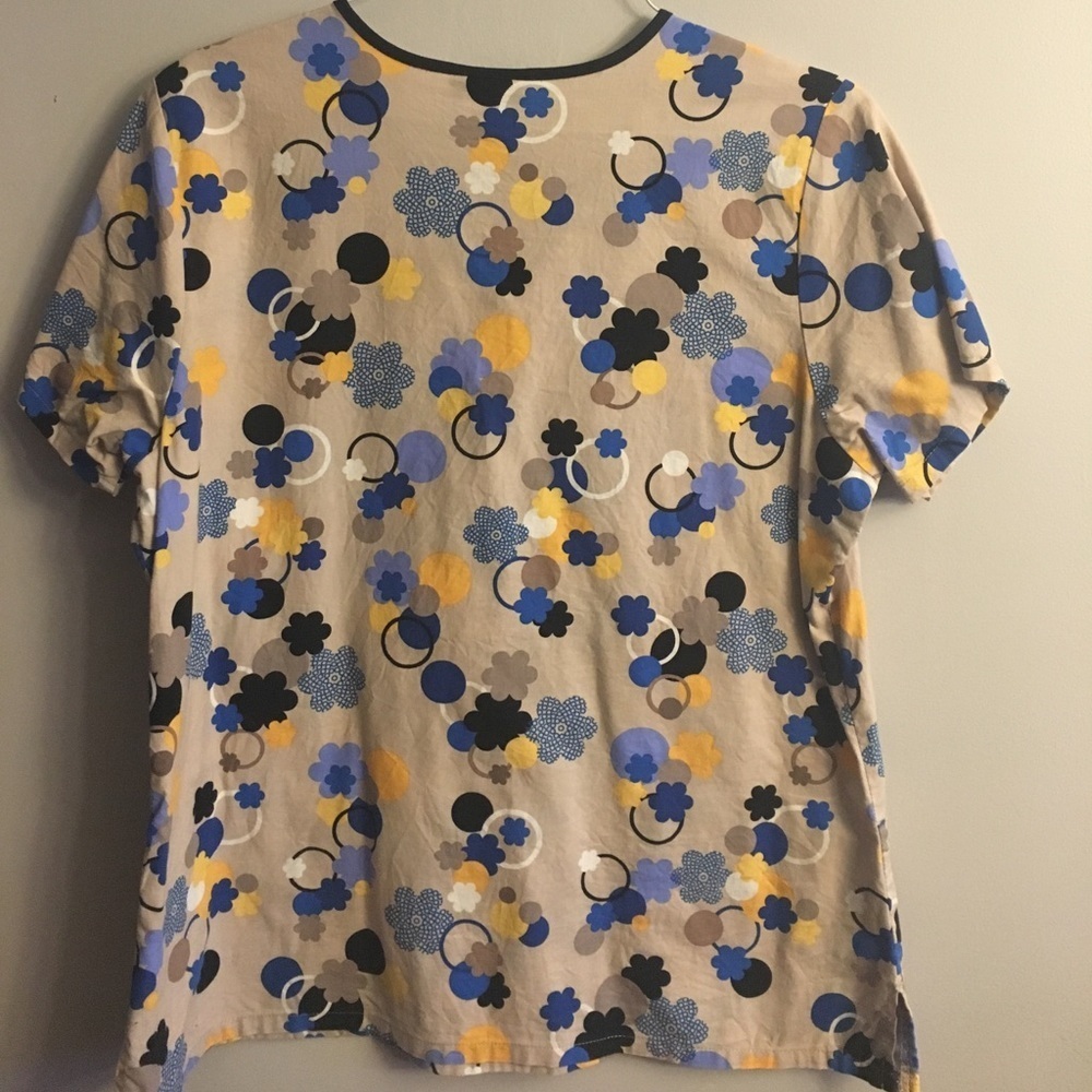 Scrub Top - Picture 2 of 3